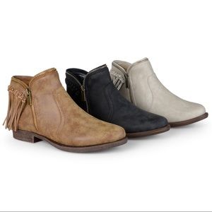 Journee Collection Fringe Ankle Bootie Size 7.5